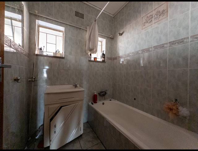 5 BEDROOM HOUSE FOR SALE IN BRENTHURST